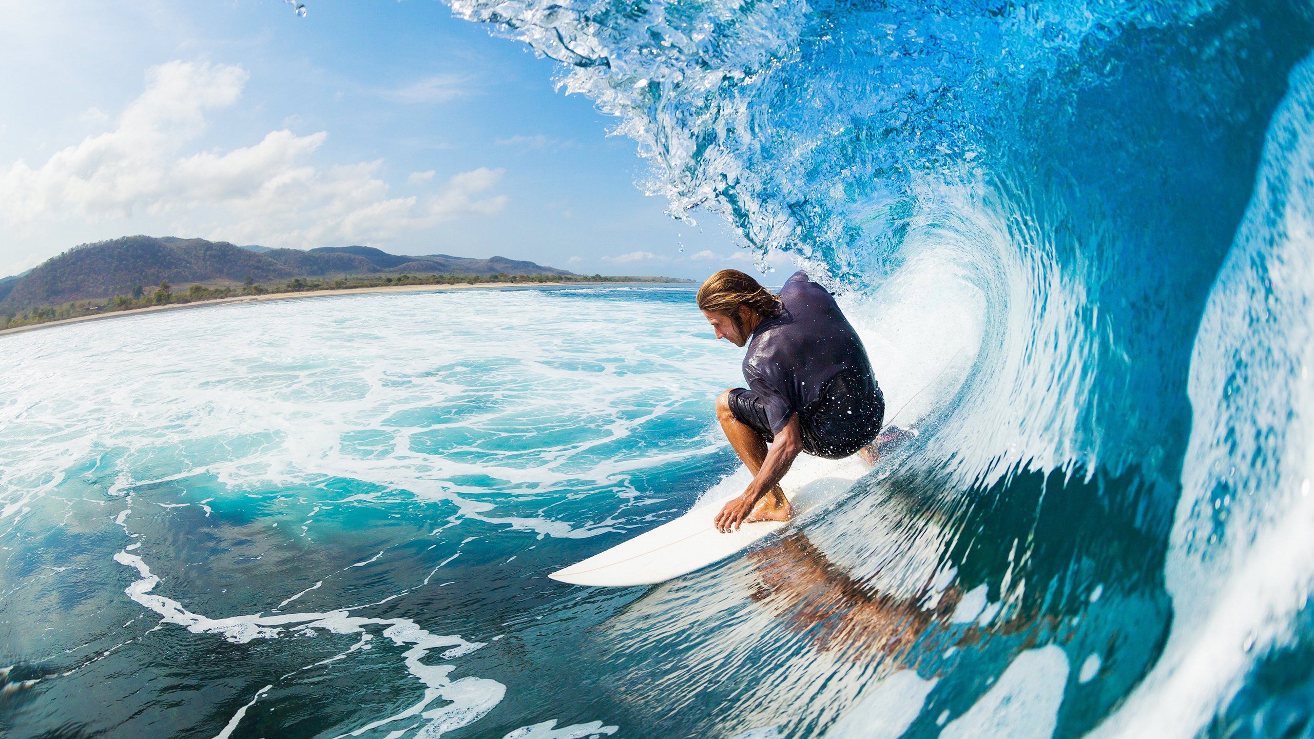 穆古鲁扎重返赛场，战术调整首场状态出色，中国队观众沸腾！引发球迷热议