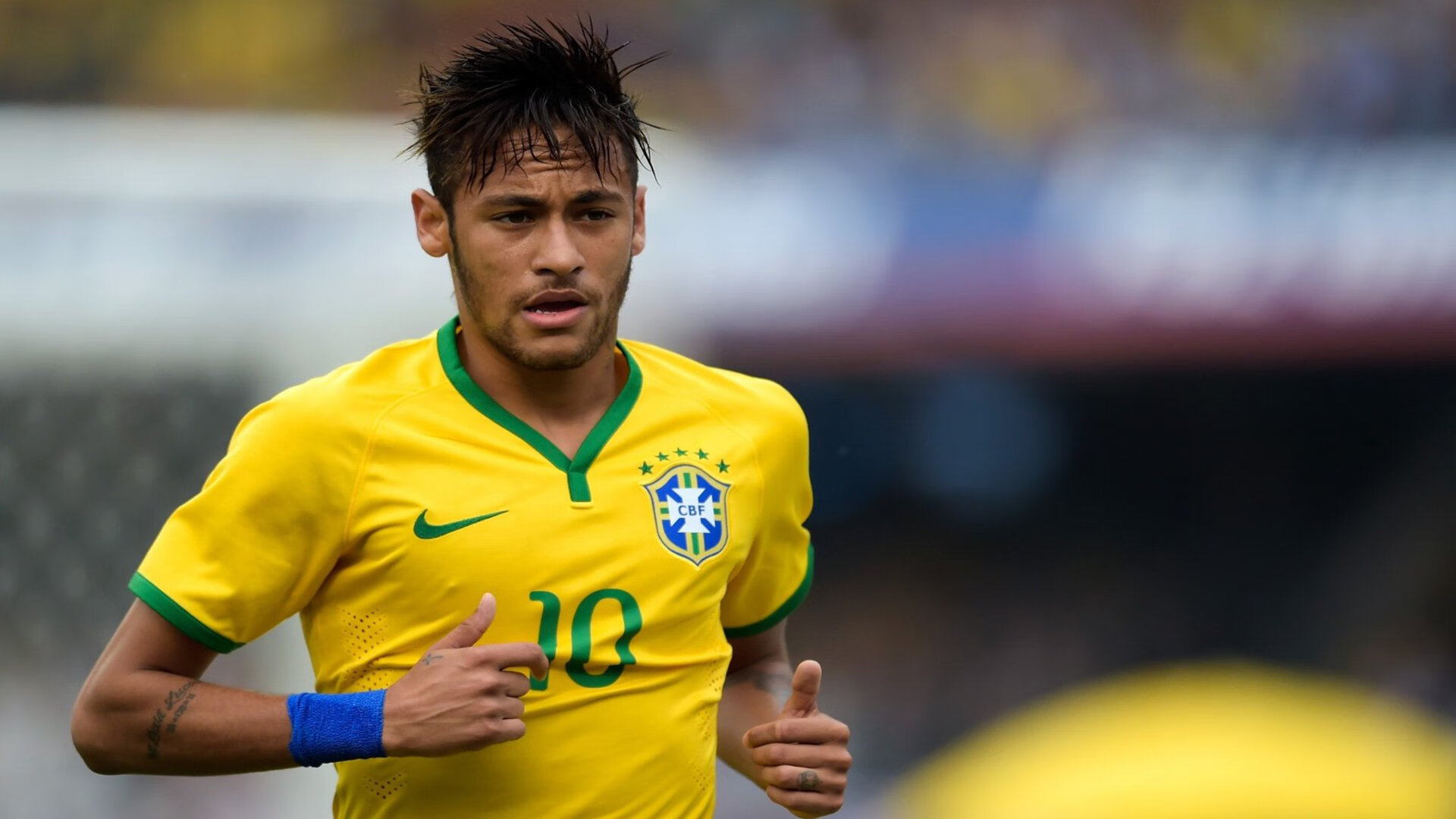 穆古鲁扎重返赛场，战术调整首场状态出色，中国队观众沸腾！引发球迷热议